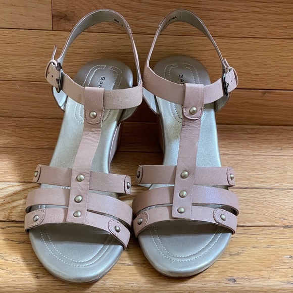 NWOT Beige Sandals Platform Heels Size: 9 M - Picture 2 of 8